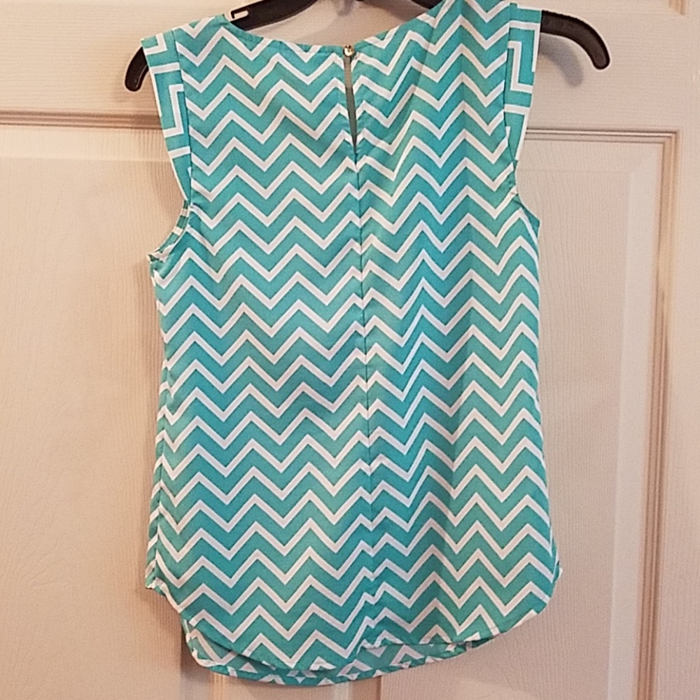 Chevron Top - Picture 2 of 3